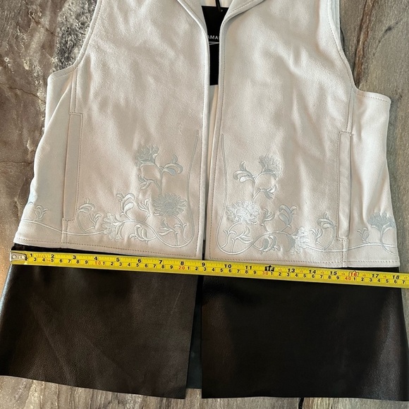 Lamarque Goat Suede / Leather Vest Light Grey with Flower Design Loose Fit - Picture 15 of 16